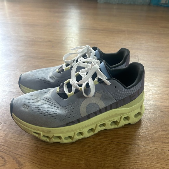 On Running Athletic Shoes in Gray and Yellow - Picture 3 of 8